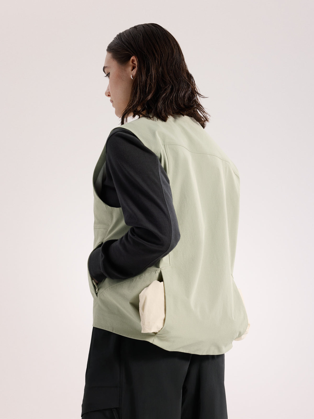 Sonii Utility Vest Women's Habitat Detail 1