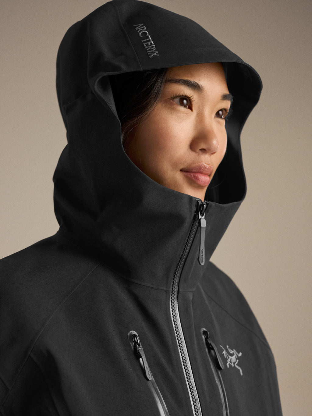 Emaris Relaxed Jacket Women's Black Hood