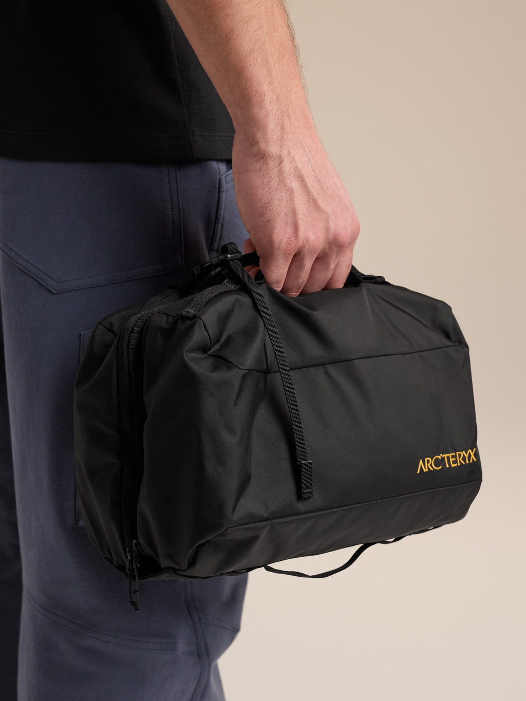 Index 10 Gear Organizer 24K Black Fabric Detail