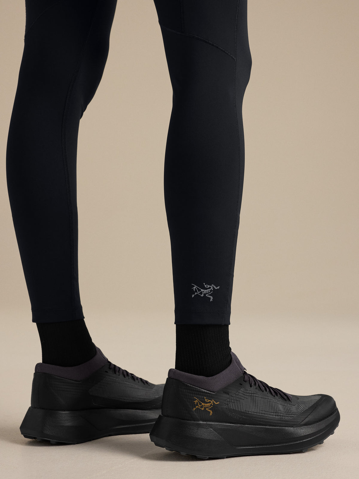 Essent High-Rise Utility Legging 26" Women's Black Fabric Detail