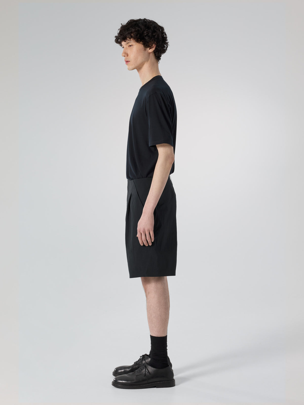 Indisce Short Black Side View