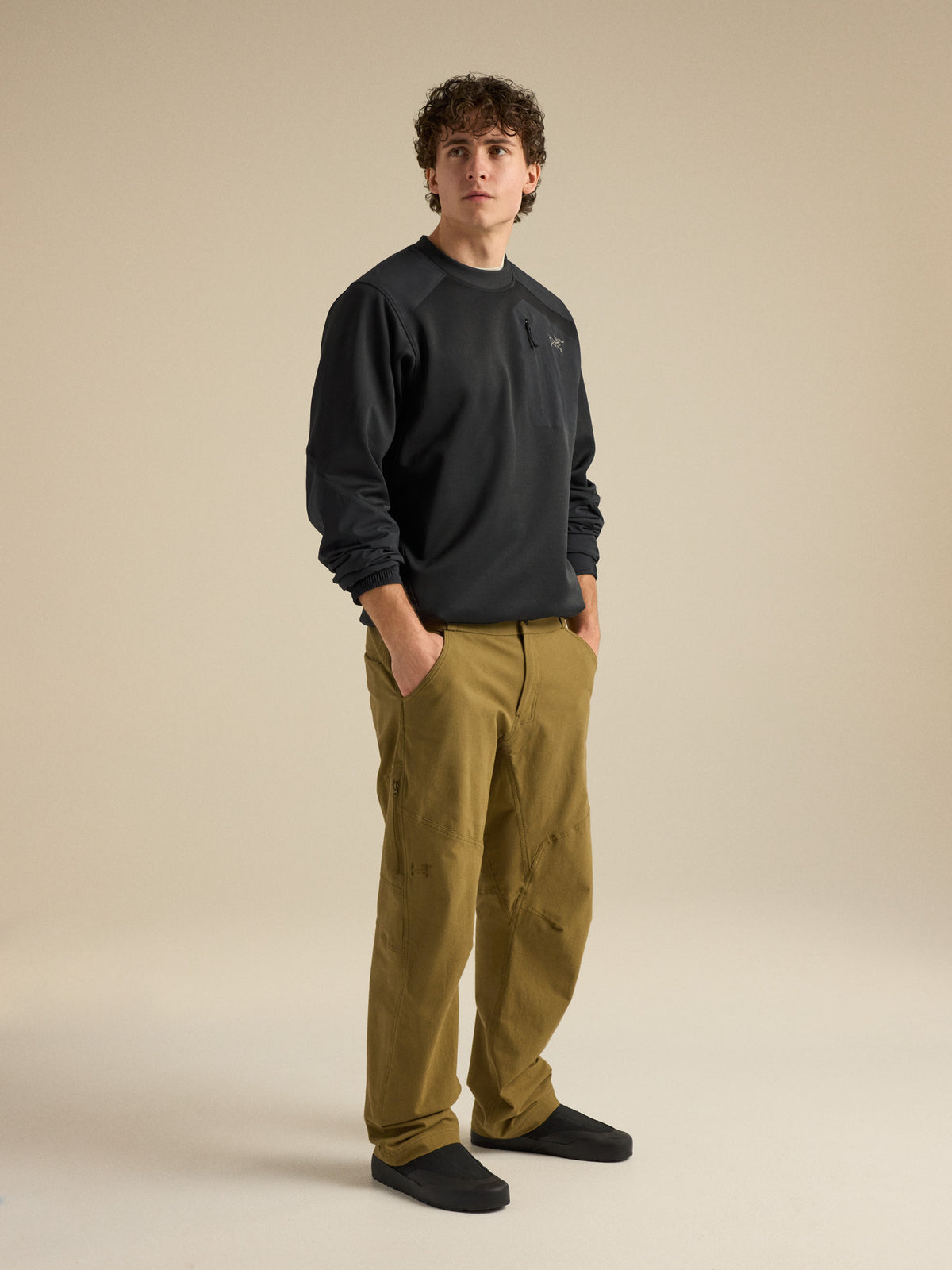 Konseal Crew Neck Pullover Black Full Body