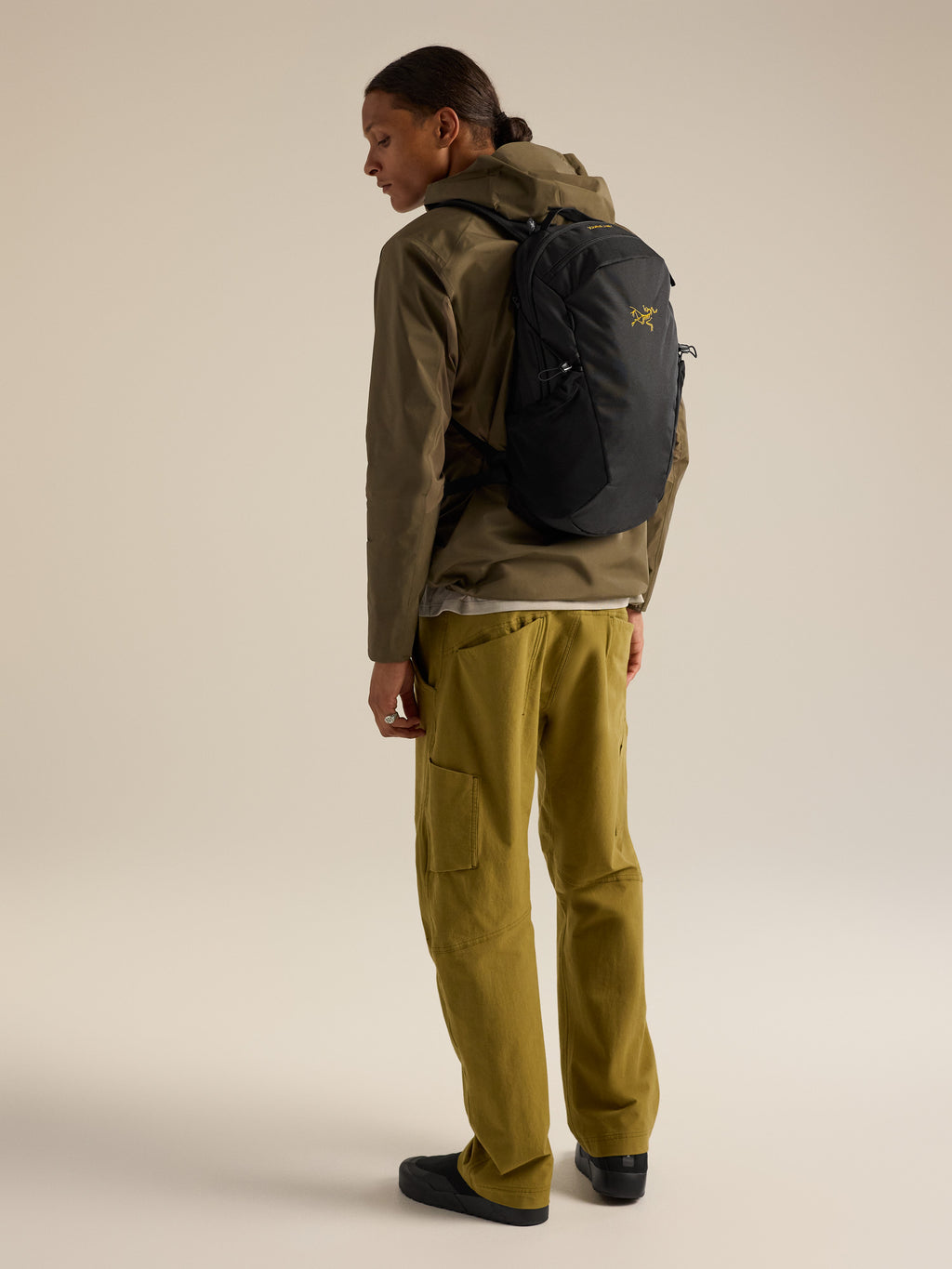 Mantis 16 Backpack Black Full Body