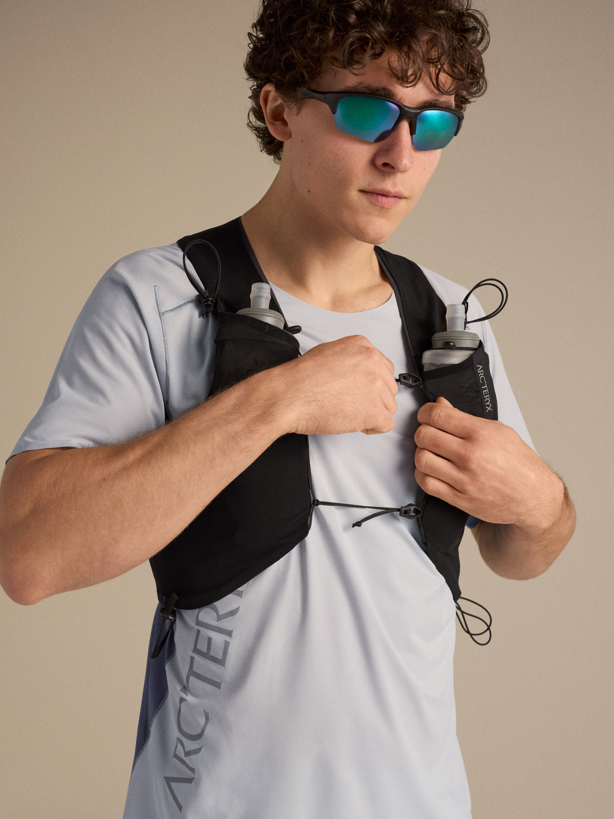 Norvan 7 Vest Black Hover