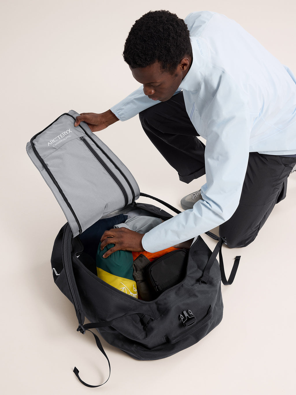 Carrier 75 Duffle Black Internal View