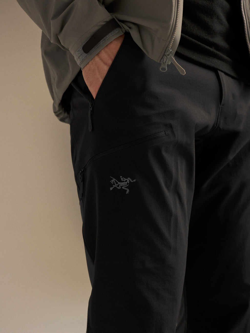 Serratus Pant Black/Graphite Detail 1