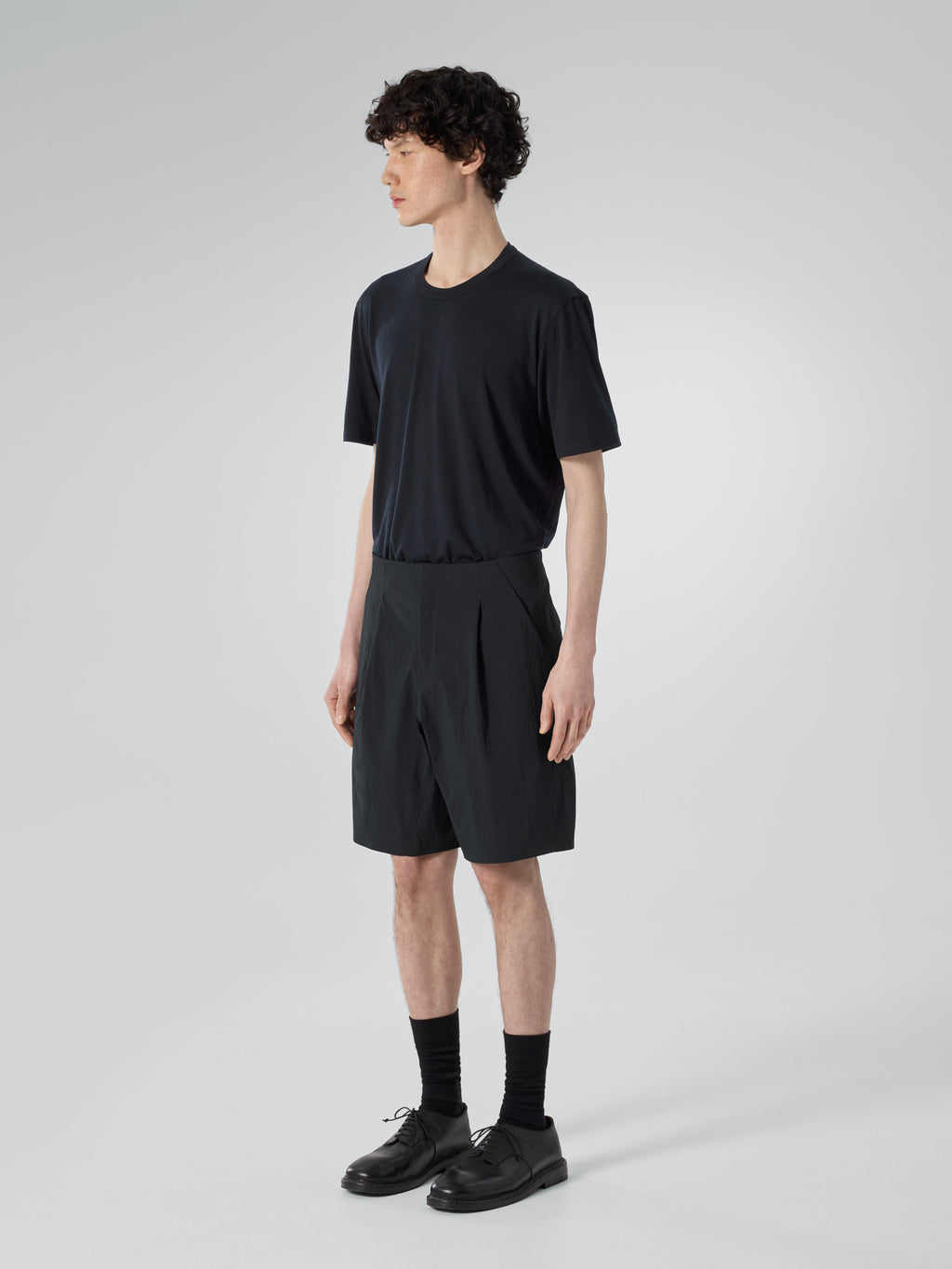 Indisce Short Black 3 4 Front View