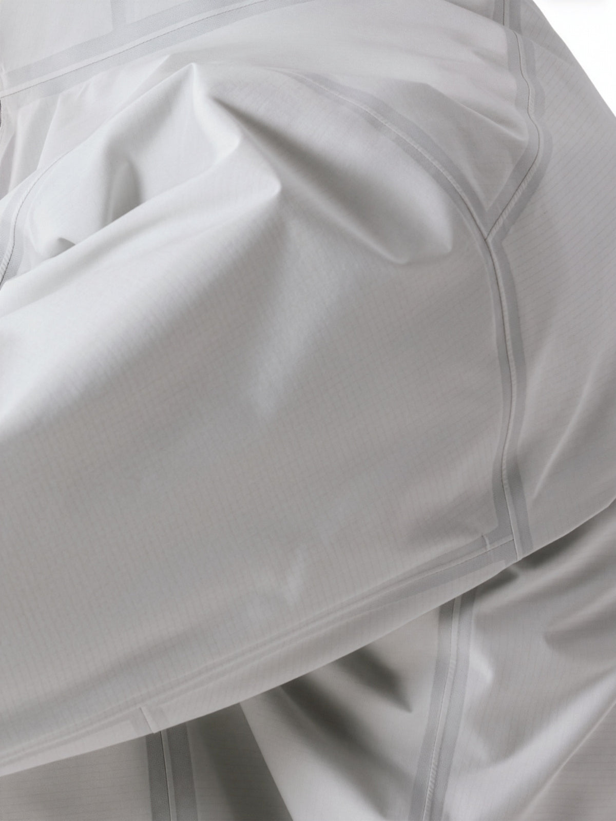 Alpha SL Jacket Arctic Silk / Black Fabric Detail