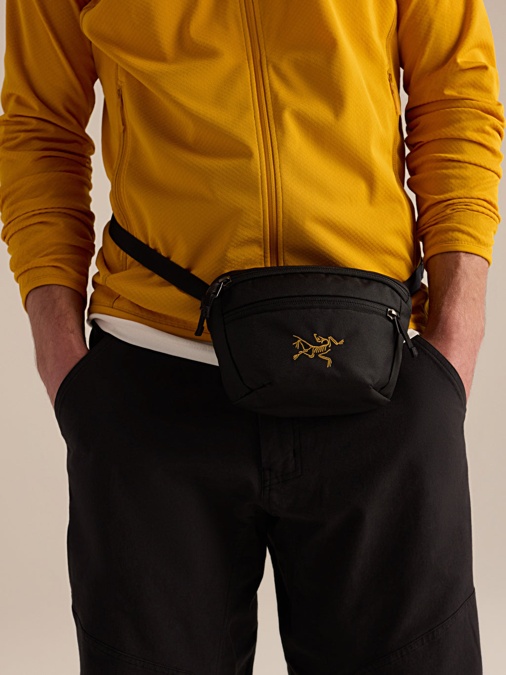 Mantis 1 Waist Pack 24K Black Fabric Detail
