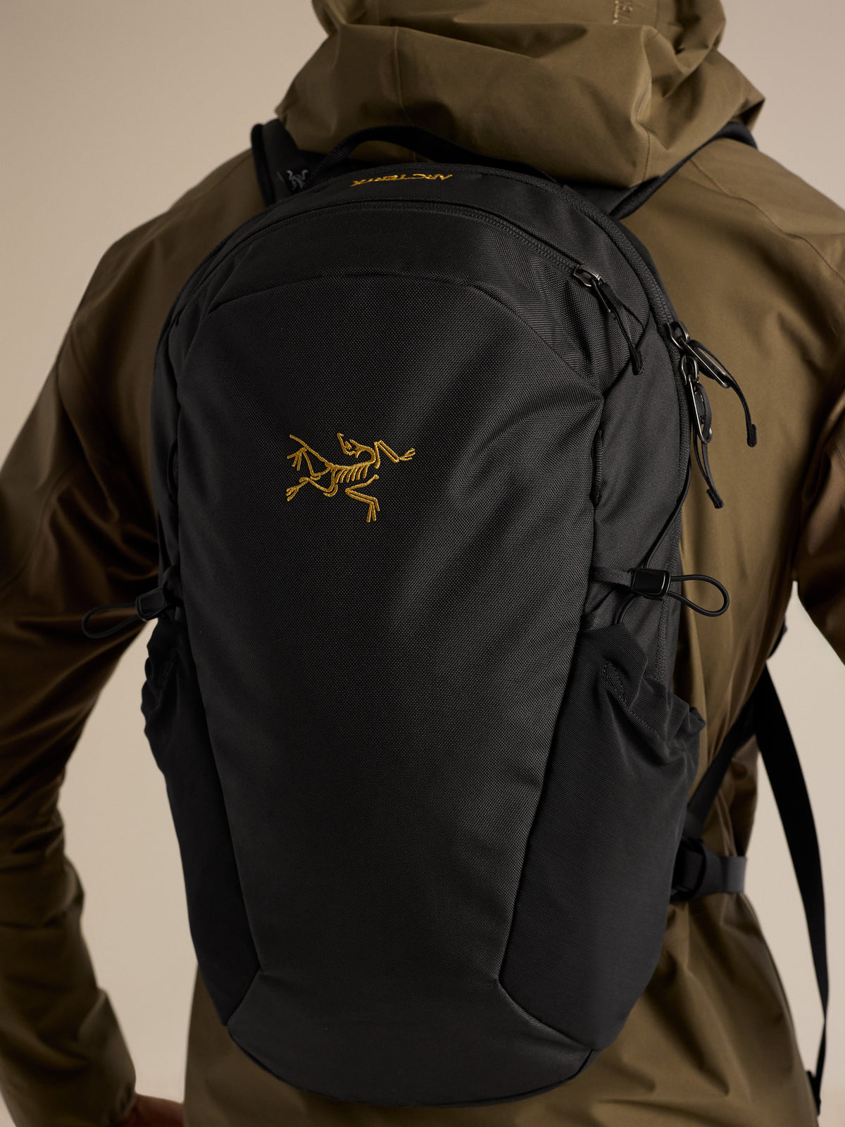 Mantis 16 Backpack Black Fabric Detail