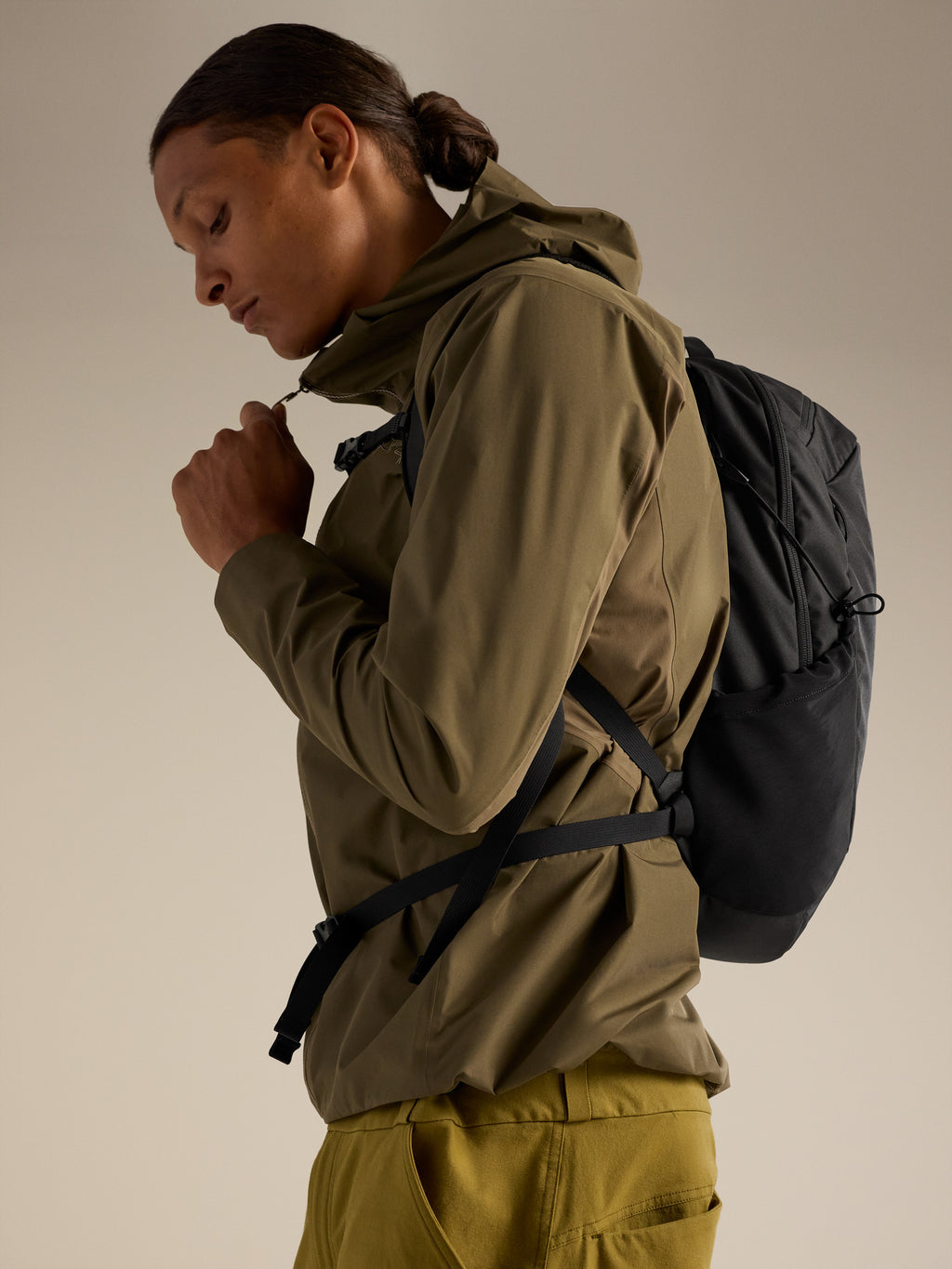 Mantis 16 Backpack Black Hover