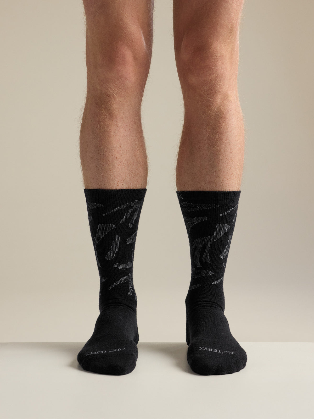 Merino Wool Grotto Mid Sock Black/Graphite Front View