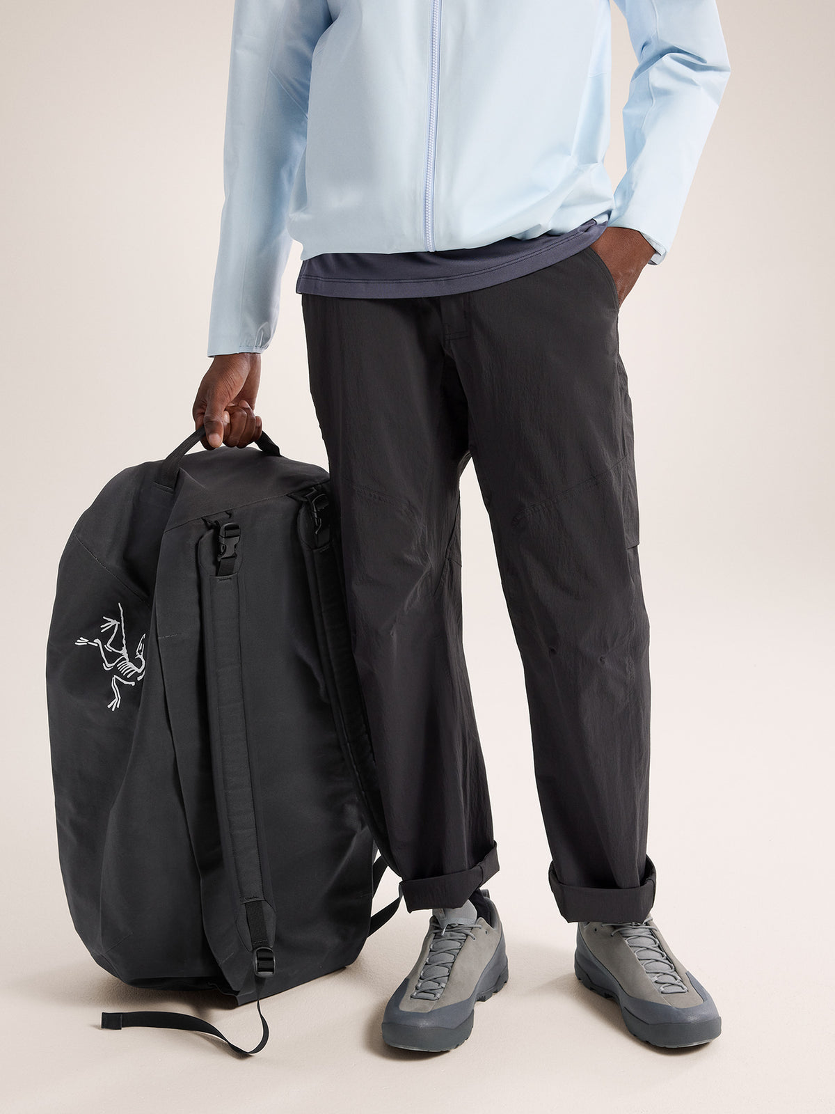 Carrier 75 Duffle Black Hover