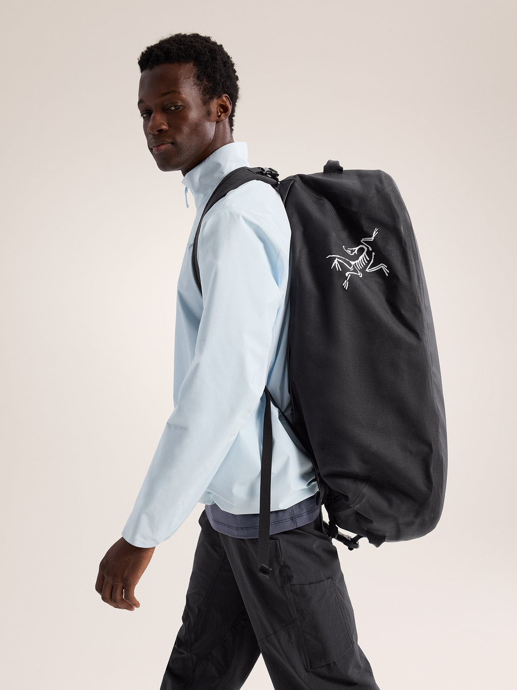 Carrier 75 Duffle Black Side View