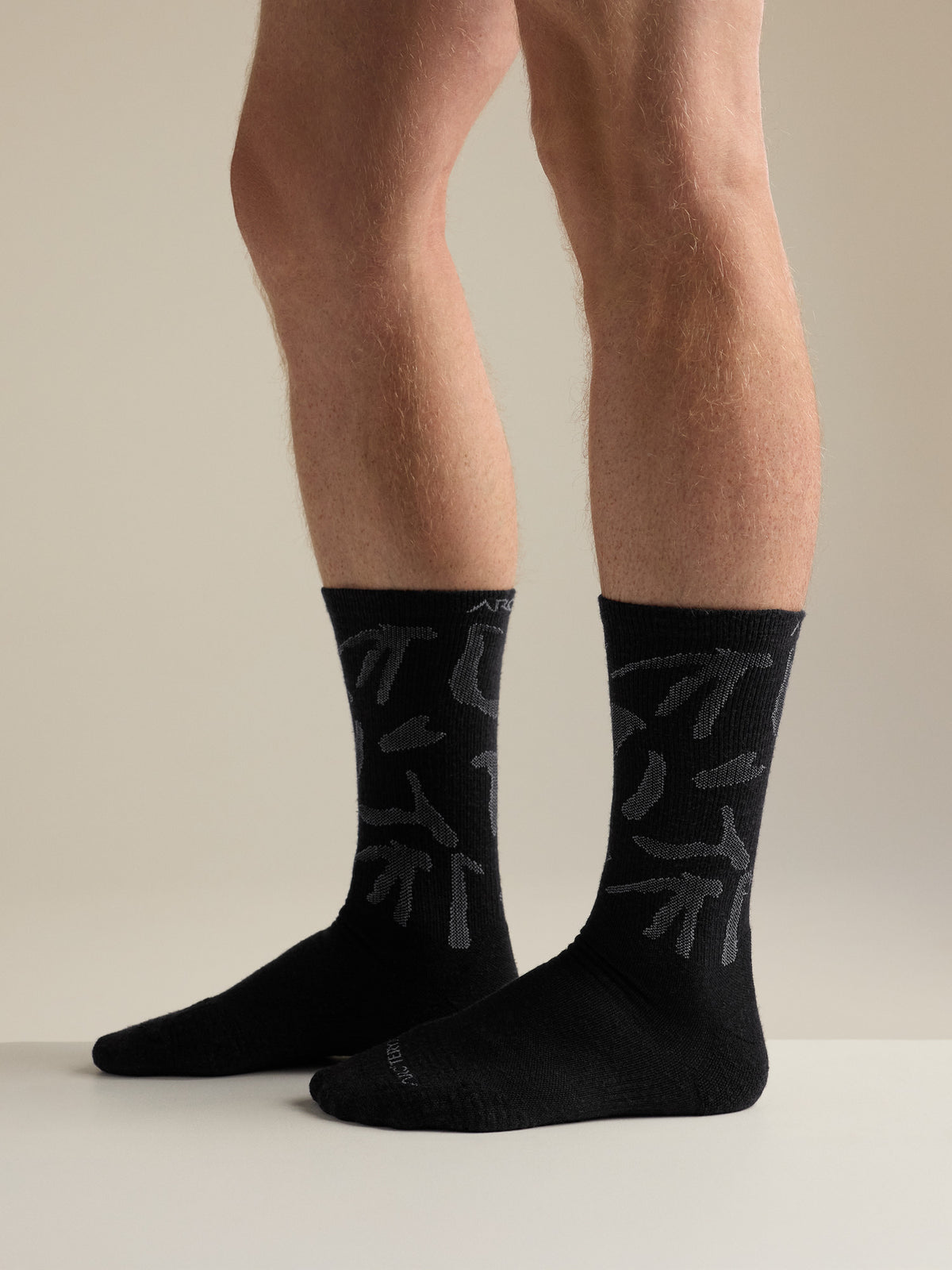 Merino Wool Grotto Mid Sock Black/Graphite Side View