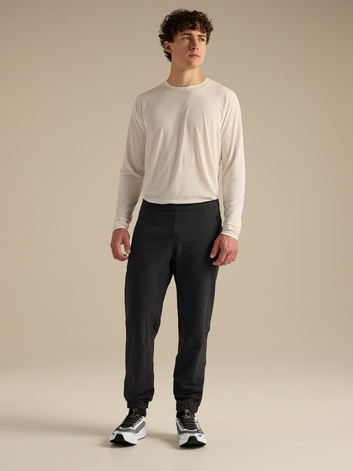 Gamma Jogger Black Full Body