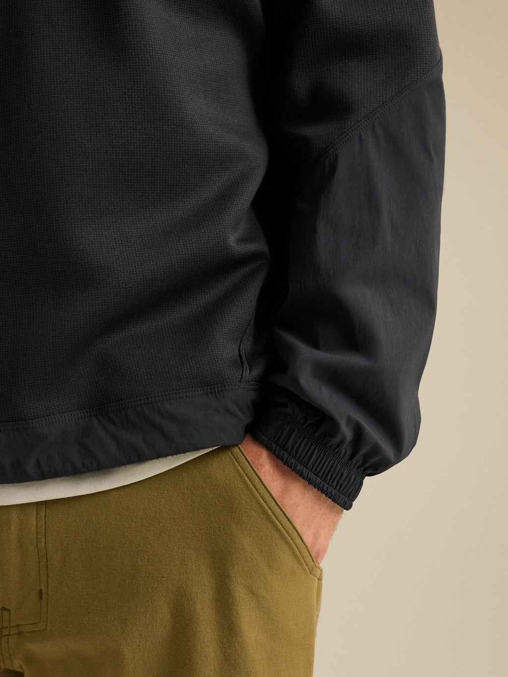 Konseal Crew Neck Pullover Black Detail 1