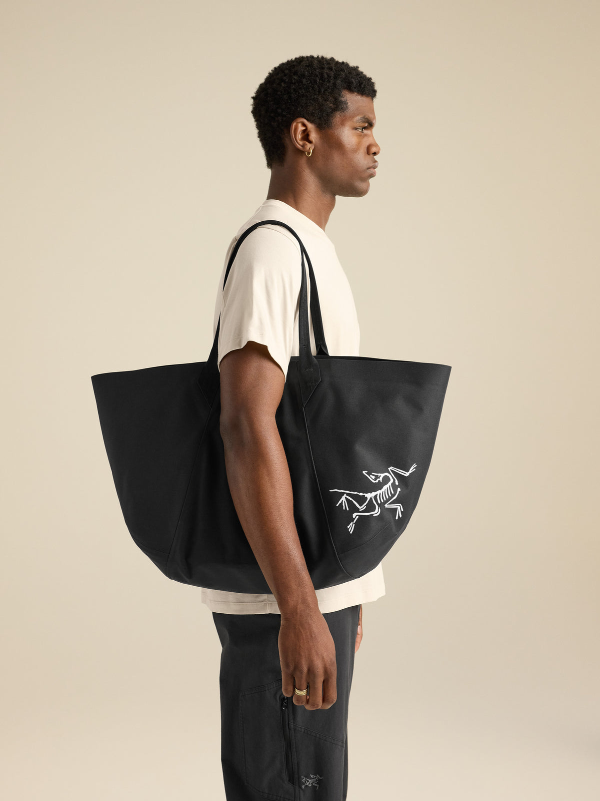 Carrier 45 Gear Tote Black Side View