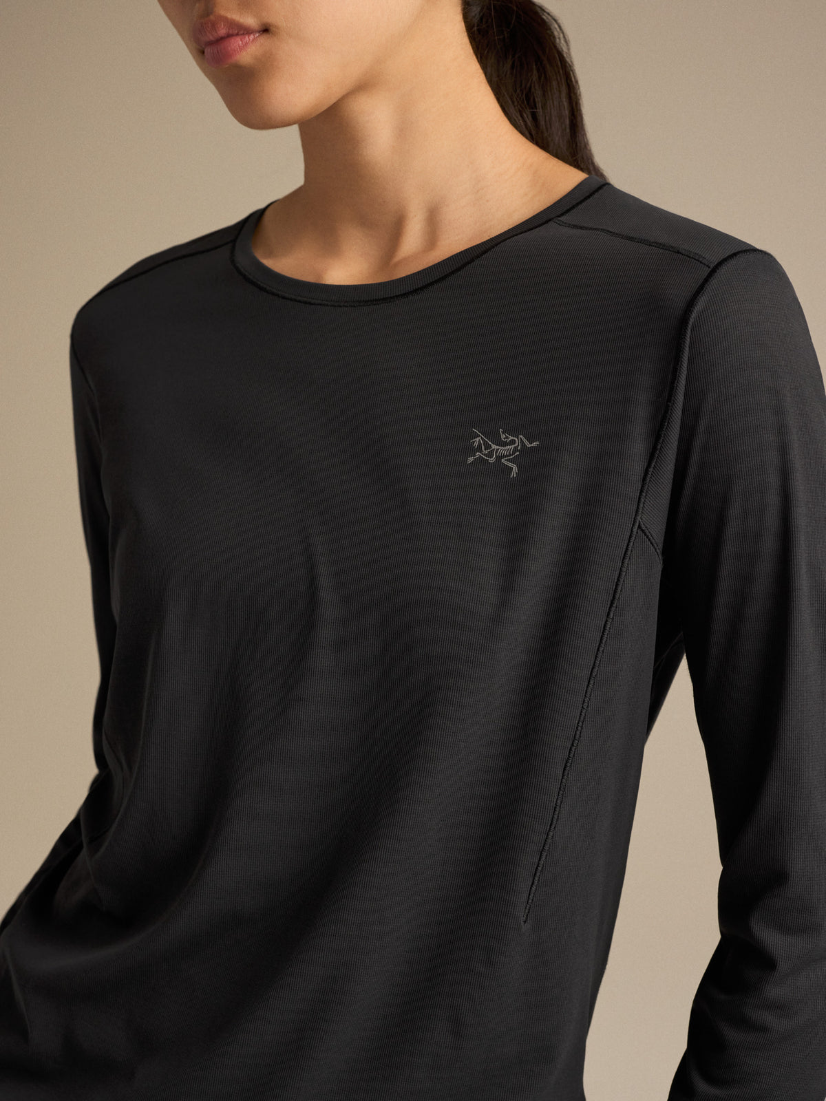 Sunna Crew Shirt LS Women's Black Fabric Detail
