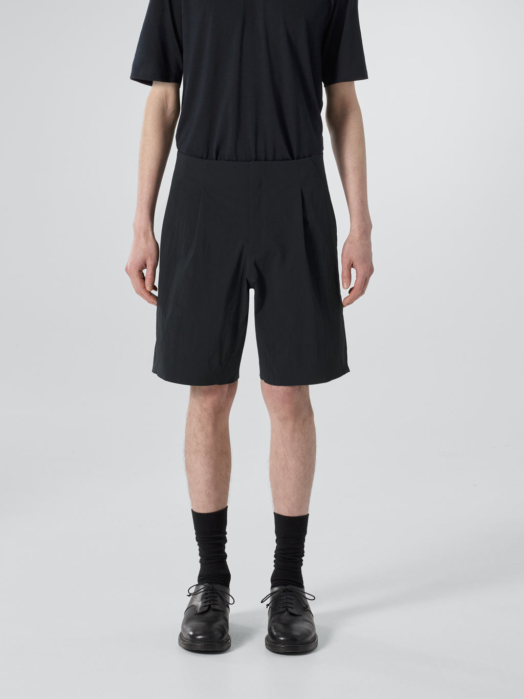Indisce Short Black Front View