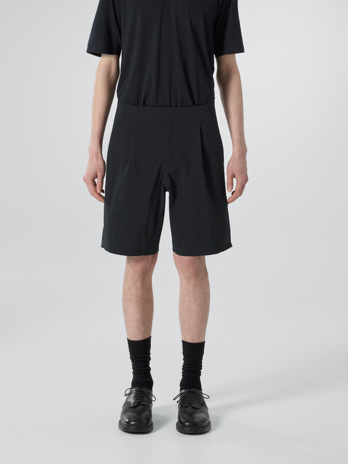 Indisce Short Black Front View