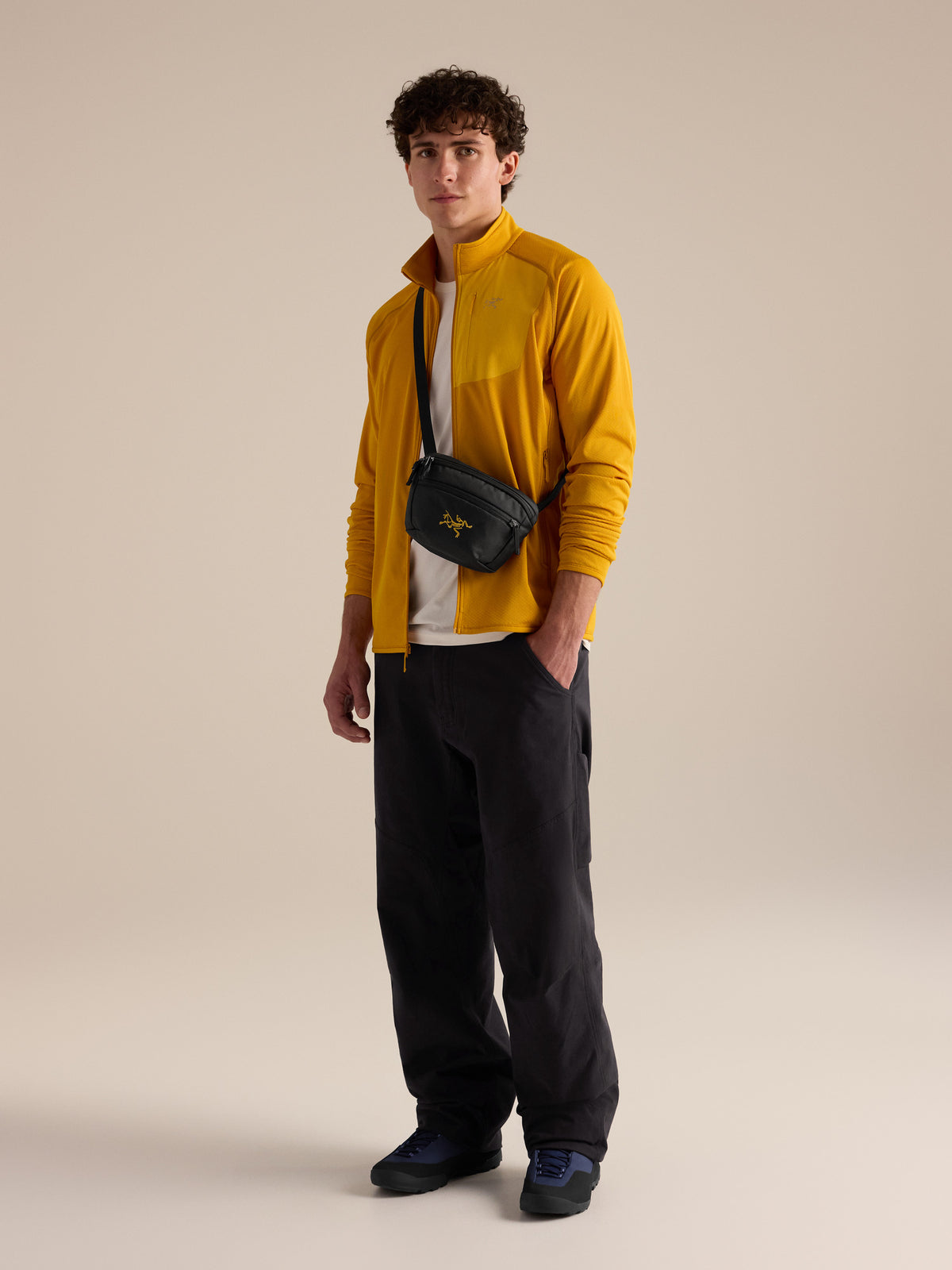 Mantis 1 Waist Pack 24K Black Hover