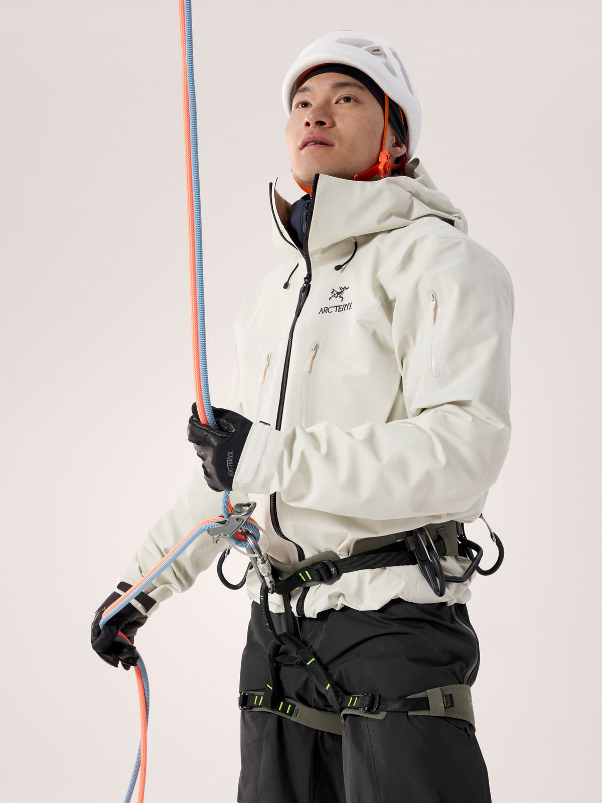 Alpha SV Jacket Sea Salt / Black Hover