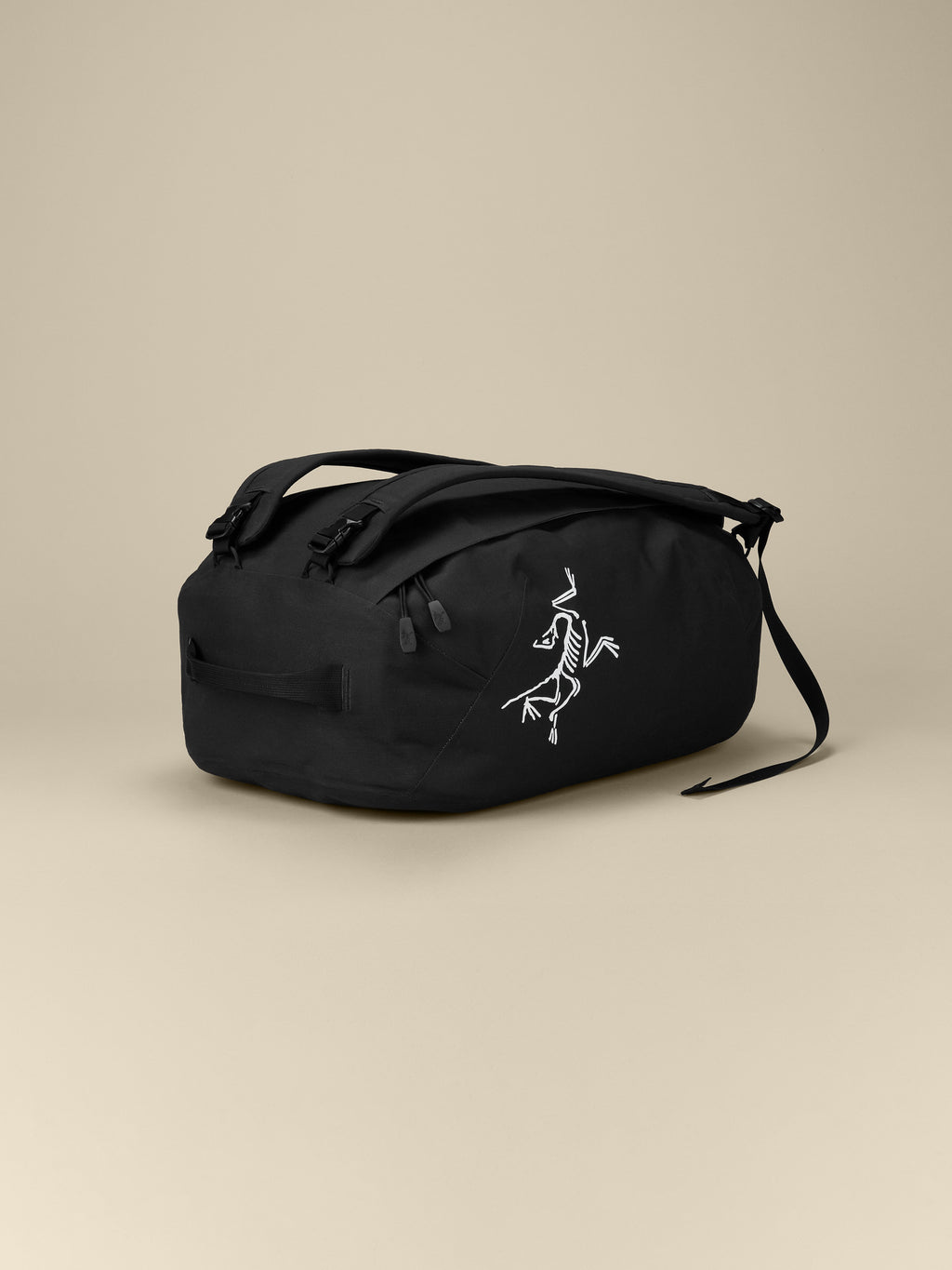 Carrier 40 Duffle Black Back