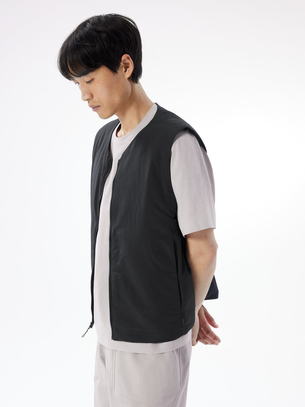 Naroda Insulated Vest Black Hover