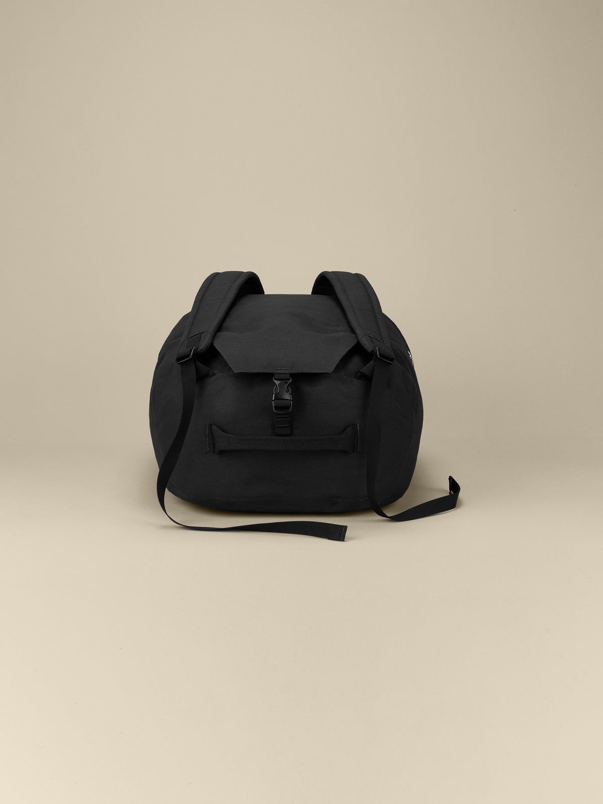 Carrier 40 Duffle Black Front