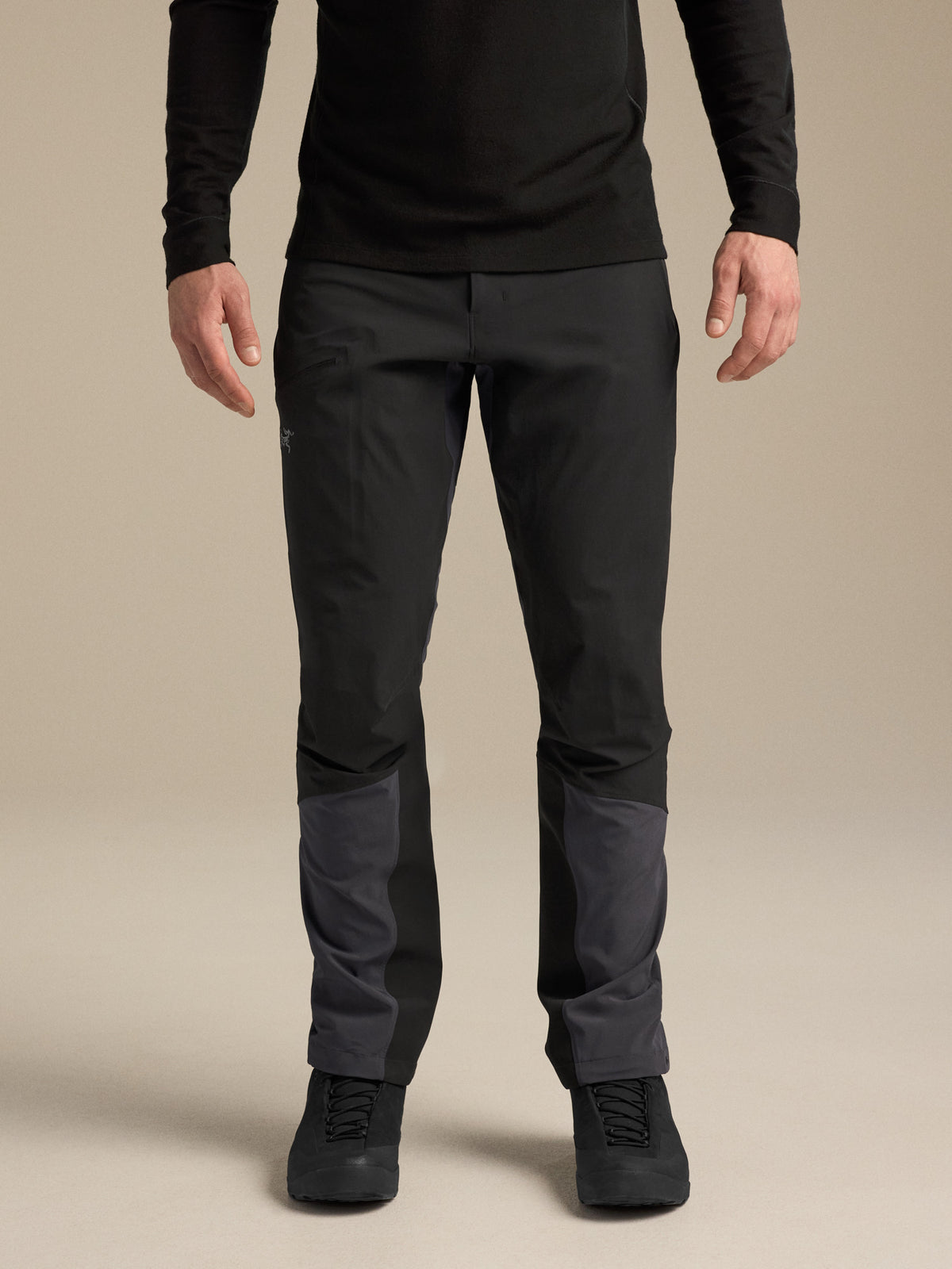Serratus Pant Black/Graphite Front View