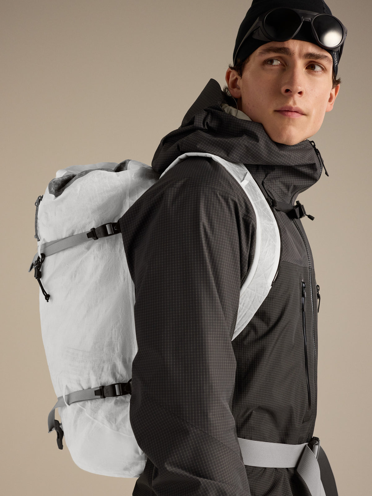 Alpha SL 30 Backpack White Light Detail 1