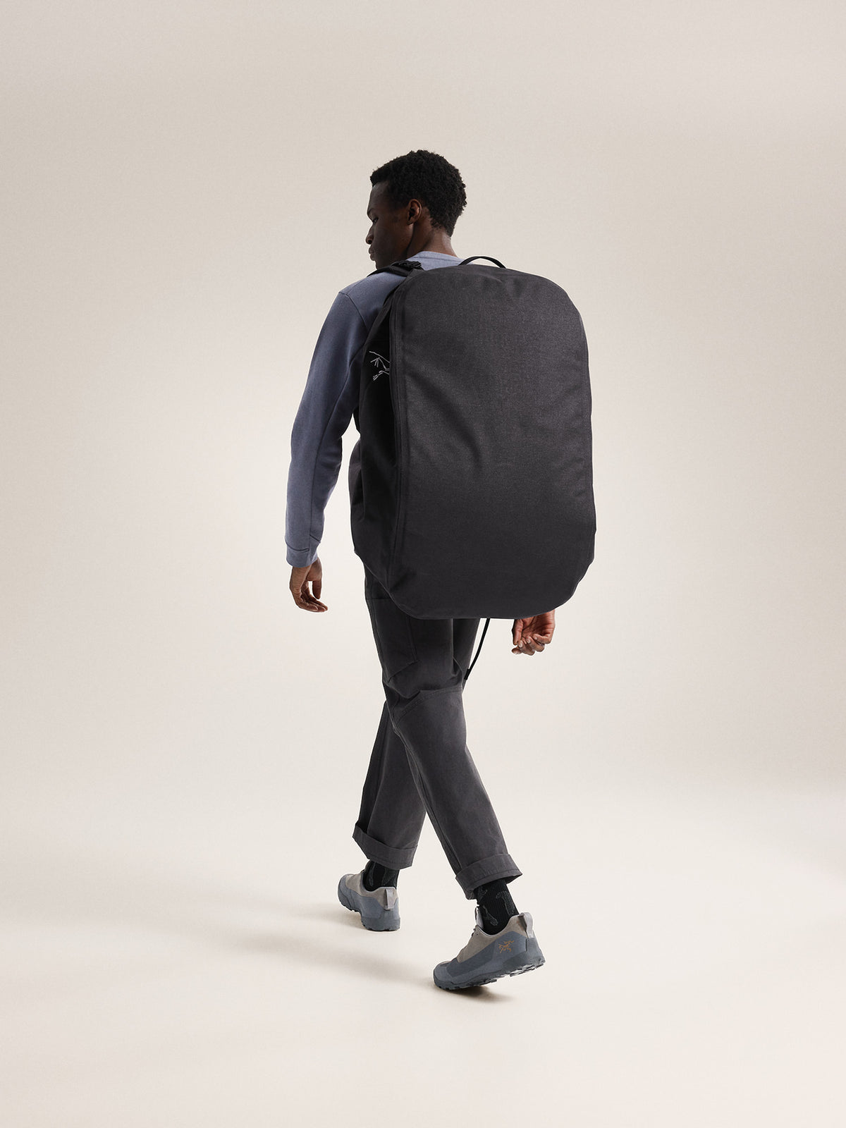 Carrier 100 Duffle Black Full Body