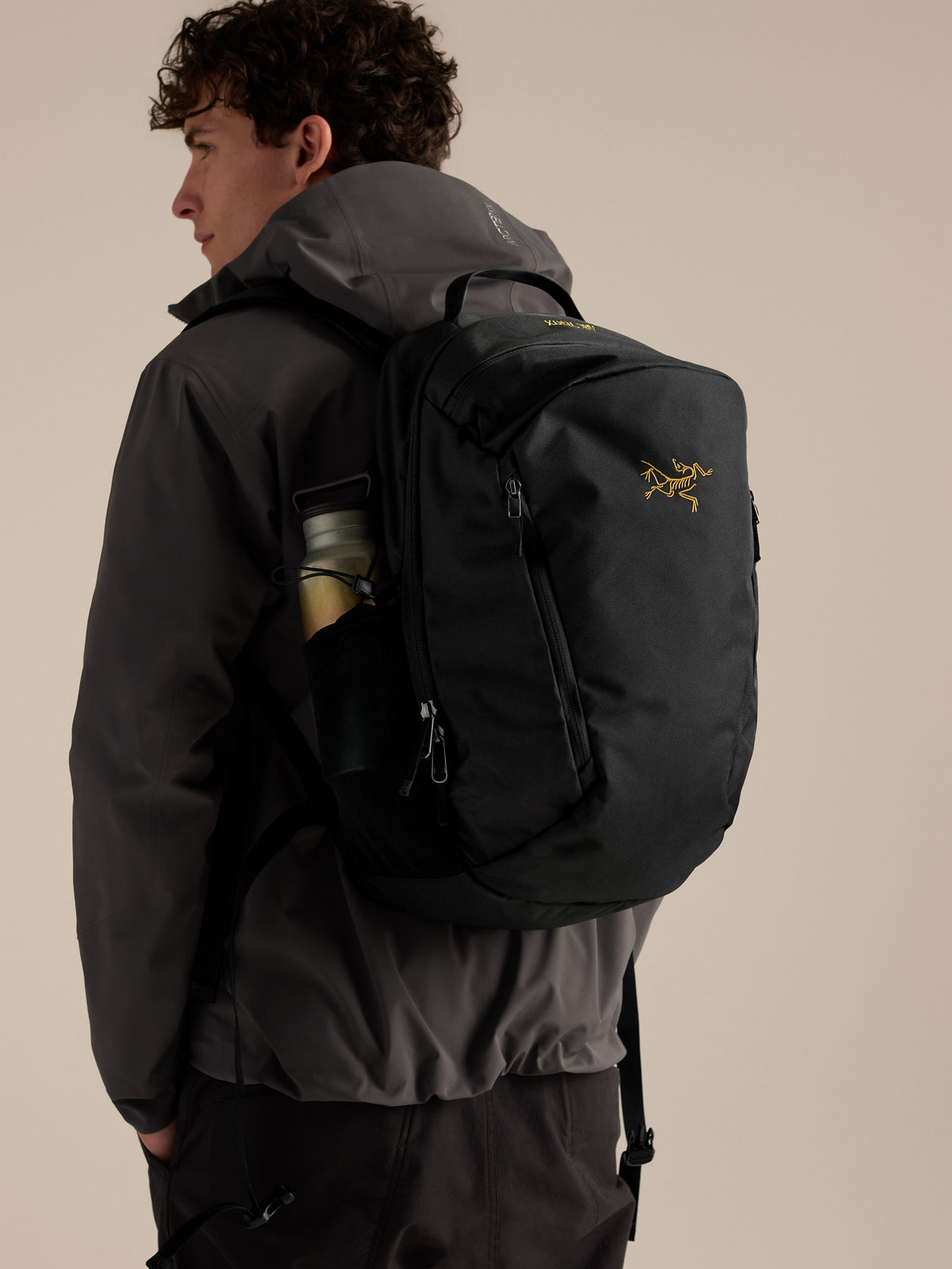 Mantis 26 Backpack Black Detail 1