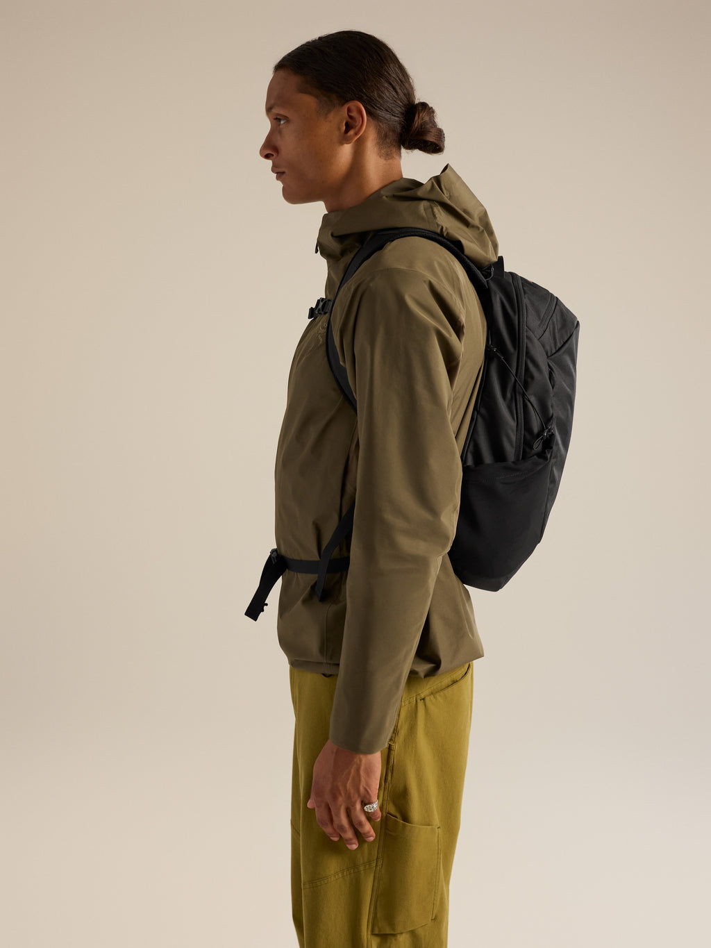 Mantis 16 Backpack Black Side View