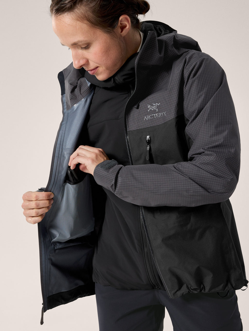 Alpha Jacket Women's Graphite / Black Detail 1