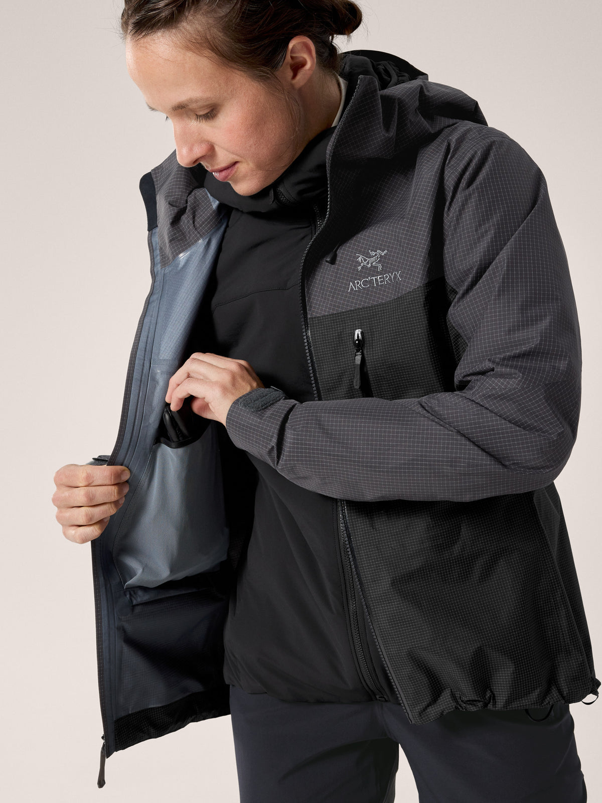 Alpha Jacket Women's Graphite / Black Detail 1