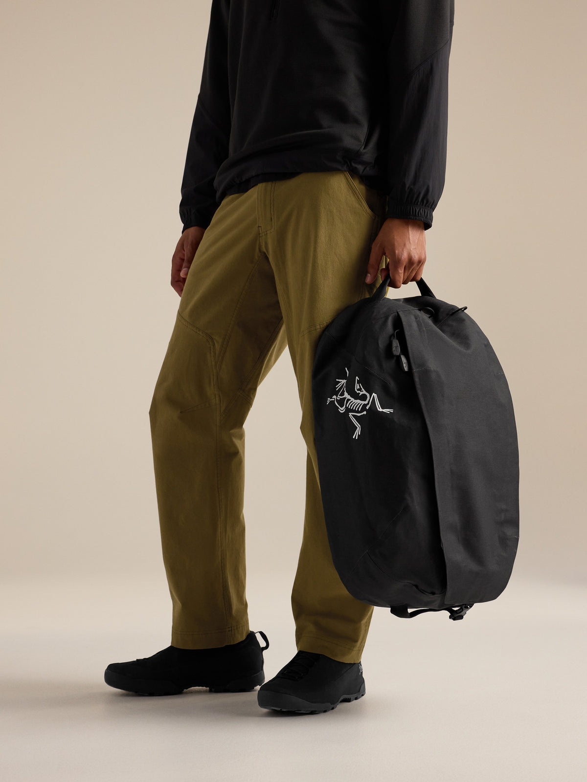 Carrier 40 Duffle Black Detail 1