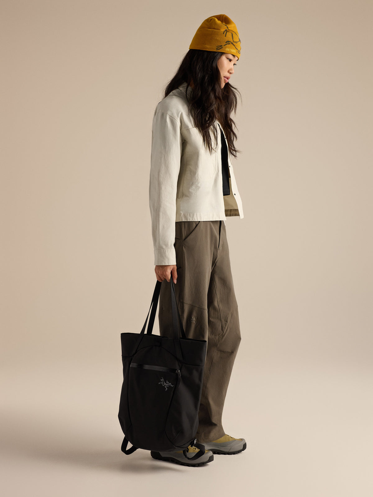 Axios 20 Tote Black Hover