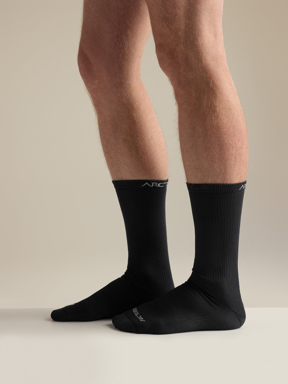 Synthetic Ultralightweight Mid Sock Black Side View
