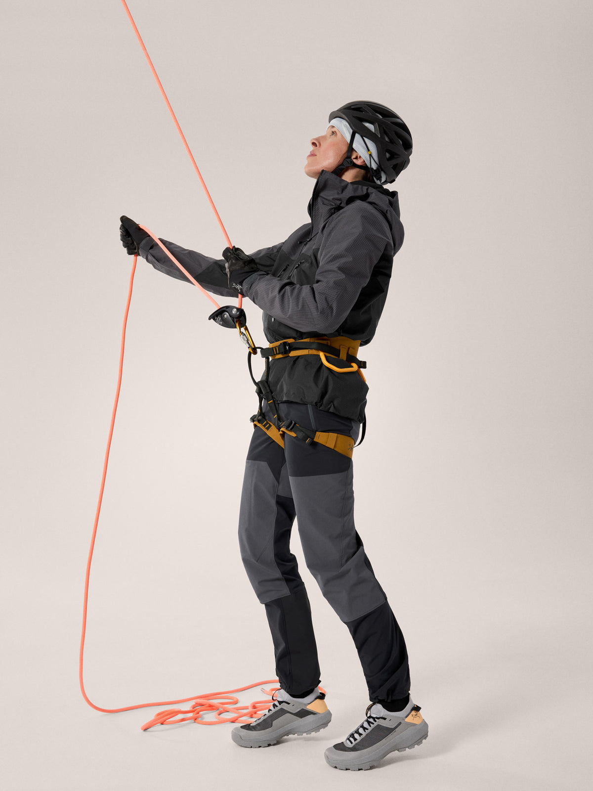 Alpha Jacket Women's Graphite / Black Full Body