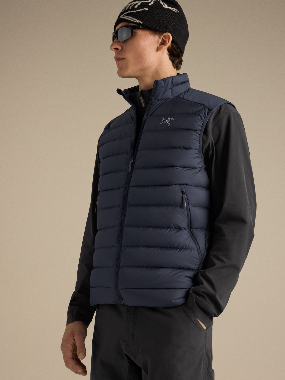 Cerium Vest Black Sapphire Detail 1