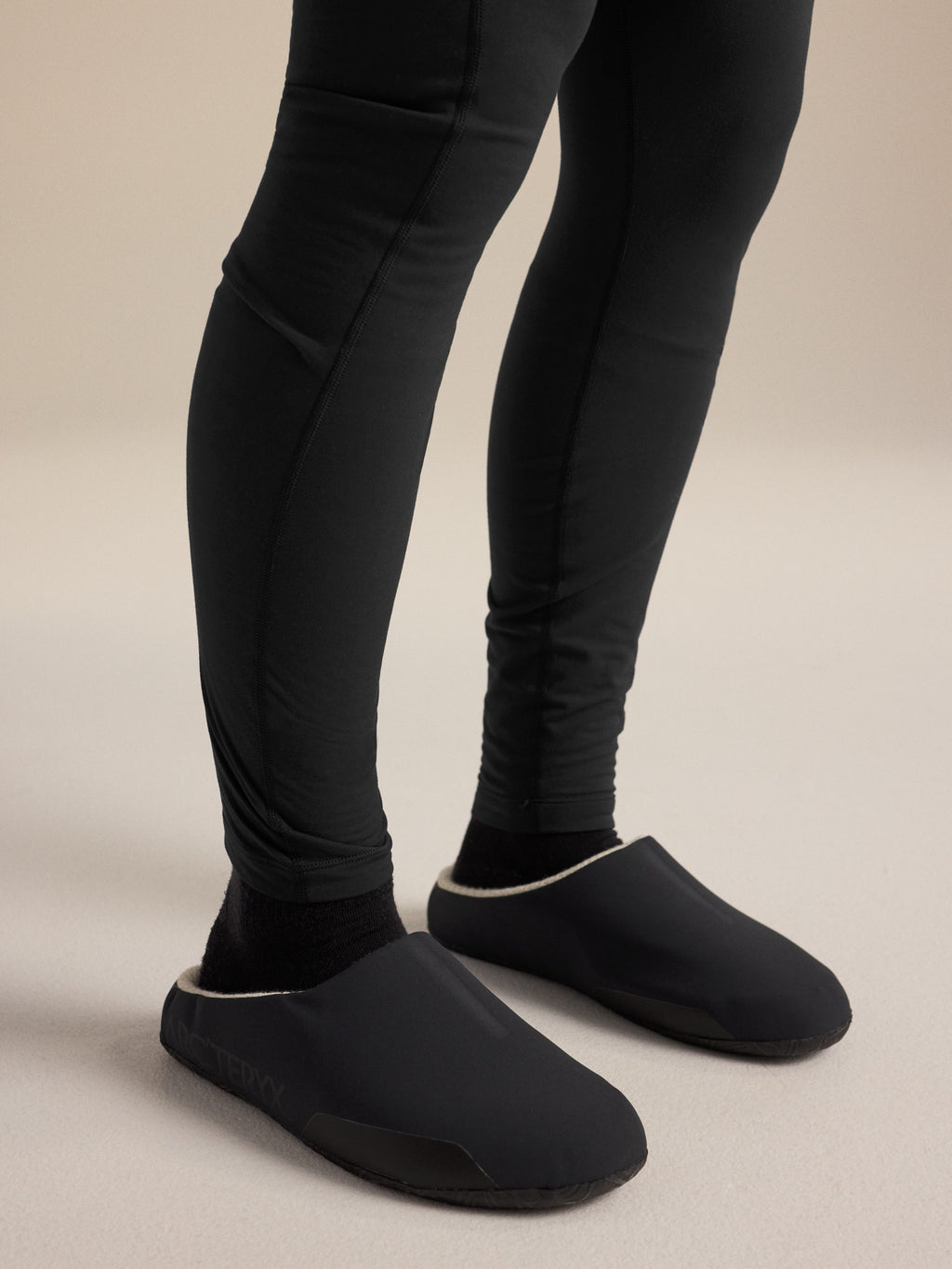 Rho LT Bottom Black Fabric Detail