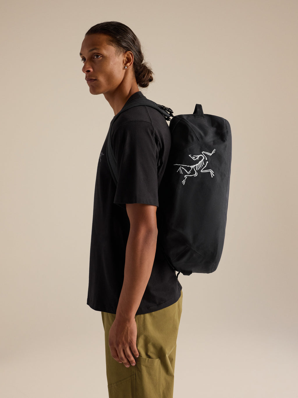 Carrier 40 Duffle Black Side View