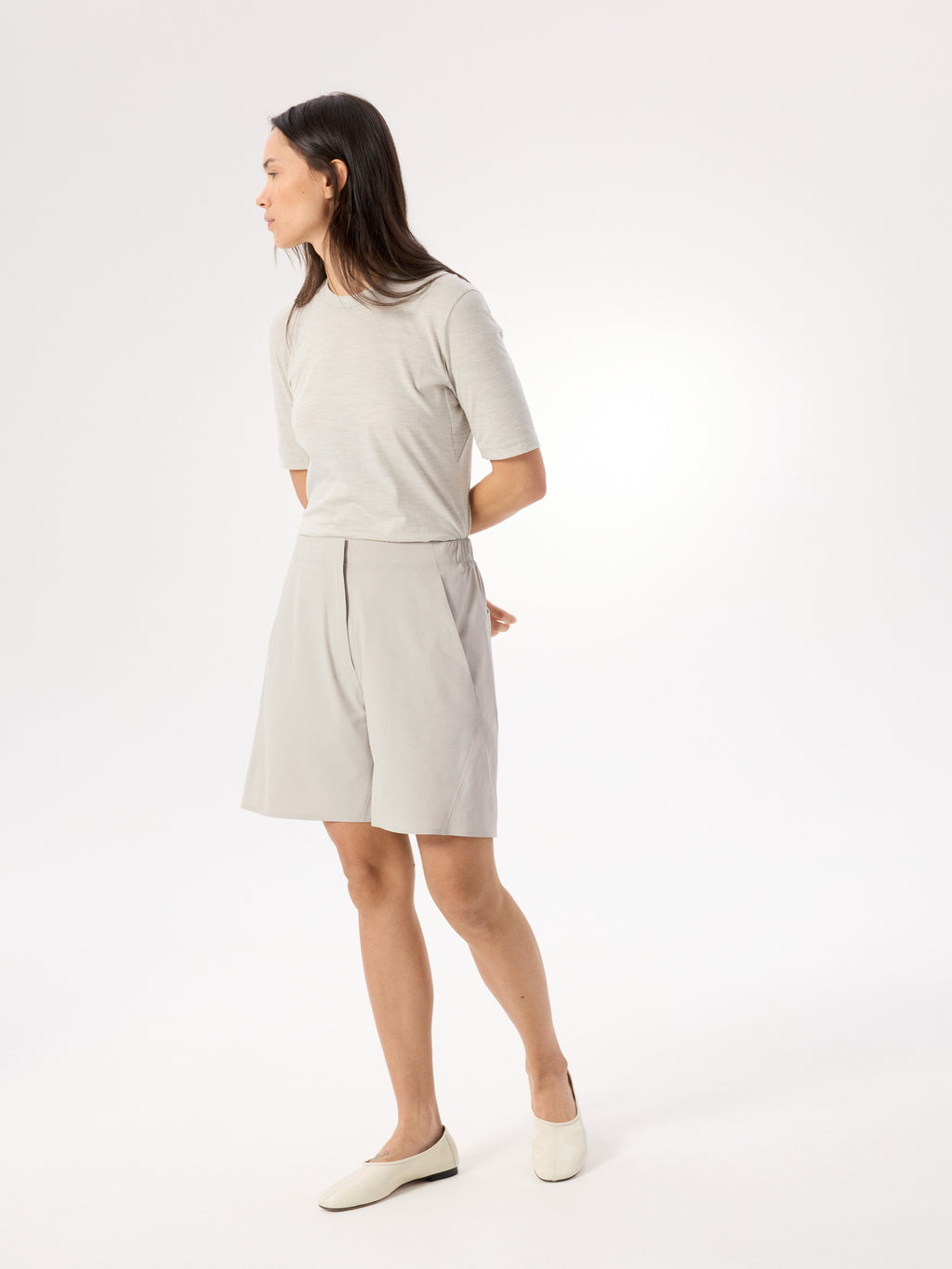 Dias Short Women's Dark Cocoon Full Body