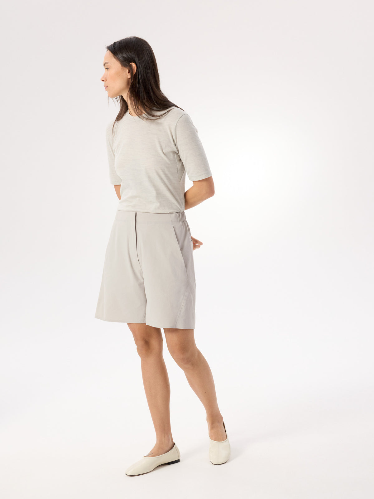 Dias Short Women's Dark Cocoon Full Body