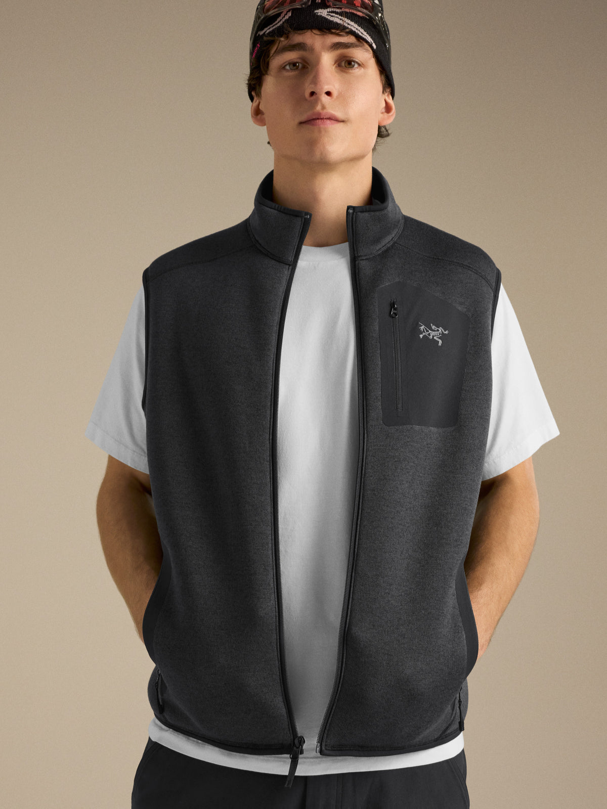 Covert Vest Black Heather Hover