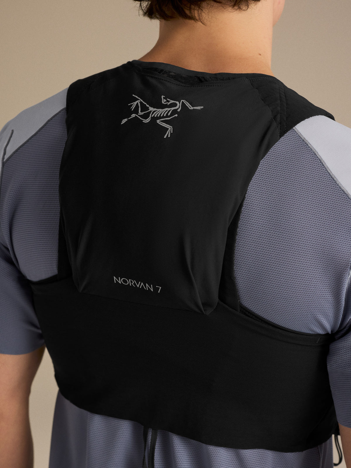 Norvan 7 Vest Black Fabric Detail